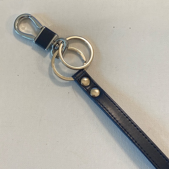 Amazon Essentials Navy Keychain Holder - Picture 4 of 5